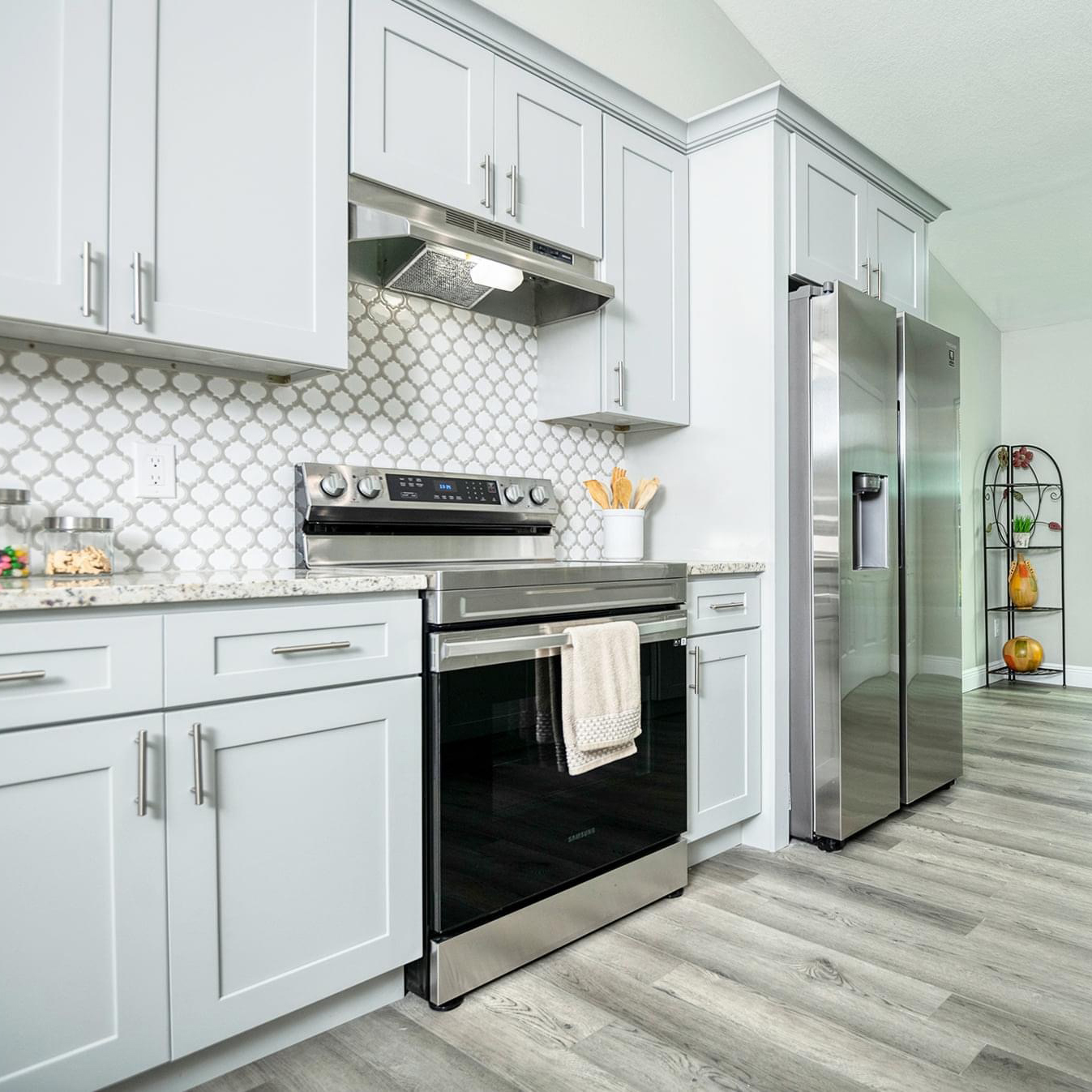 https://www.cabinetdistribution.com/media/catalog/category/dover--grey-kitchen.jpeg