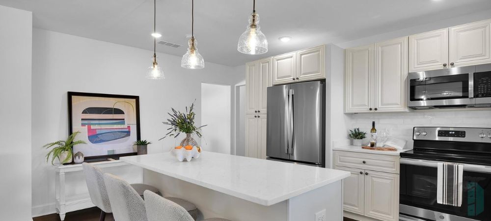 Stylish and Elegant White Kitchen Cabinet