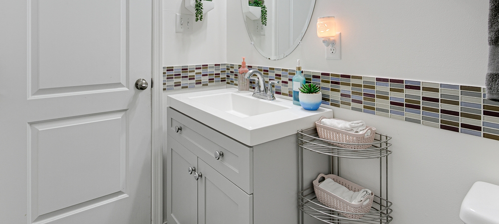 Small bathroom vanity with colorful backsplash Small bathroom vanity with colorful backsplash