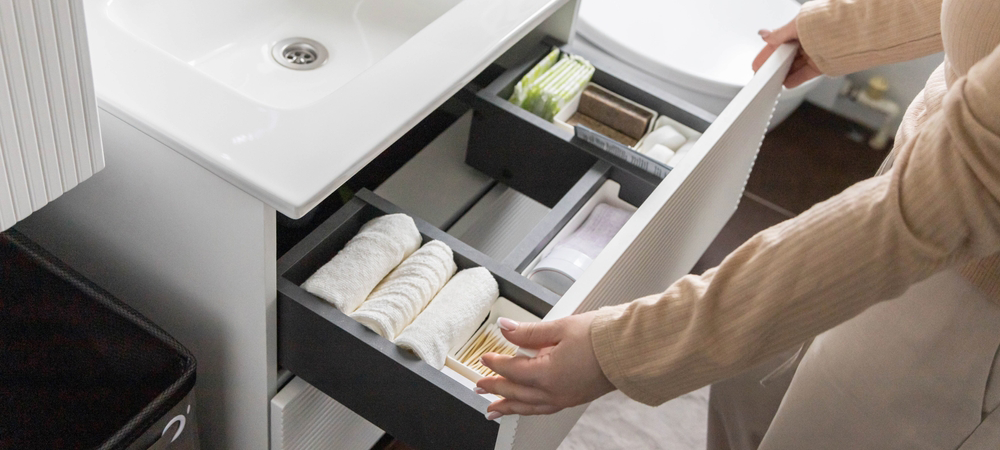 Vanity drawer with smart storage organizers Vanity drawer with smart storage organizers