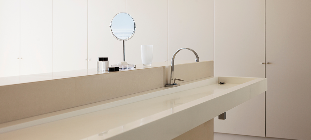 Trough sink integrated counter Trough sink integrated counter