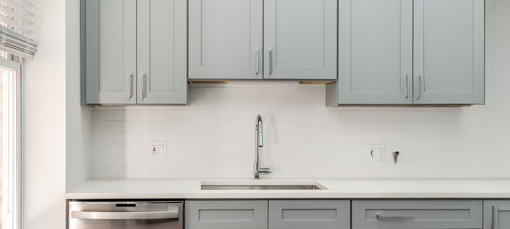Gray and espresso shaker cabinets Gray and espresso shaker cabinets