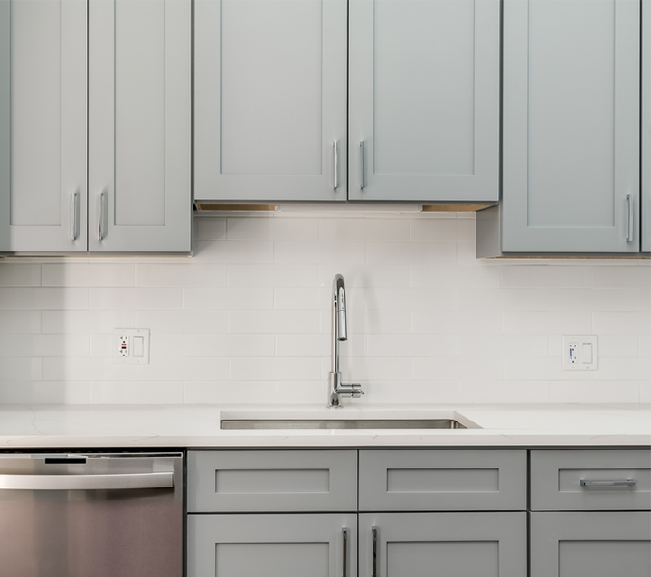 Gray and espresso shaker cabinets Gray and espresso shaker cabinets