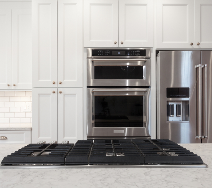 Bright white Shaker cabinets in modern kitchen Bright white Shaker cabinets in modern kitchen