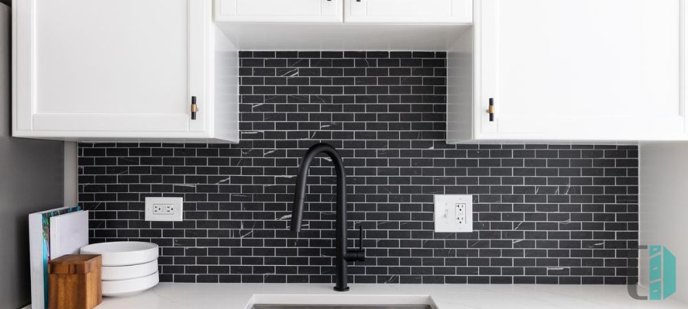 bold tiles for white backsplash kitchen