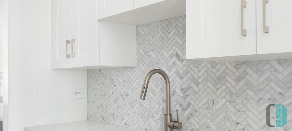 herringbone tiles for white backsplash kitchen